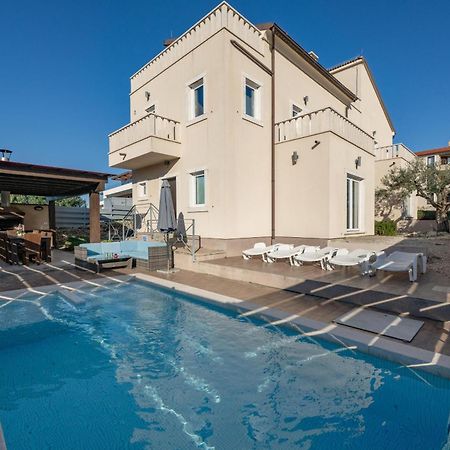 Villa Castagna Near The Sea With Private Pool And Sauna Premantura Exterior photo