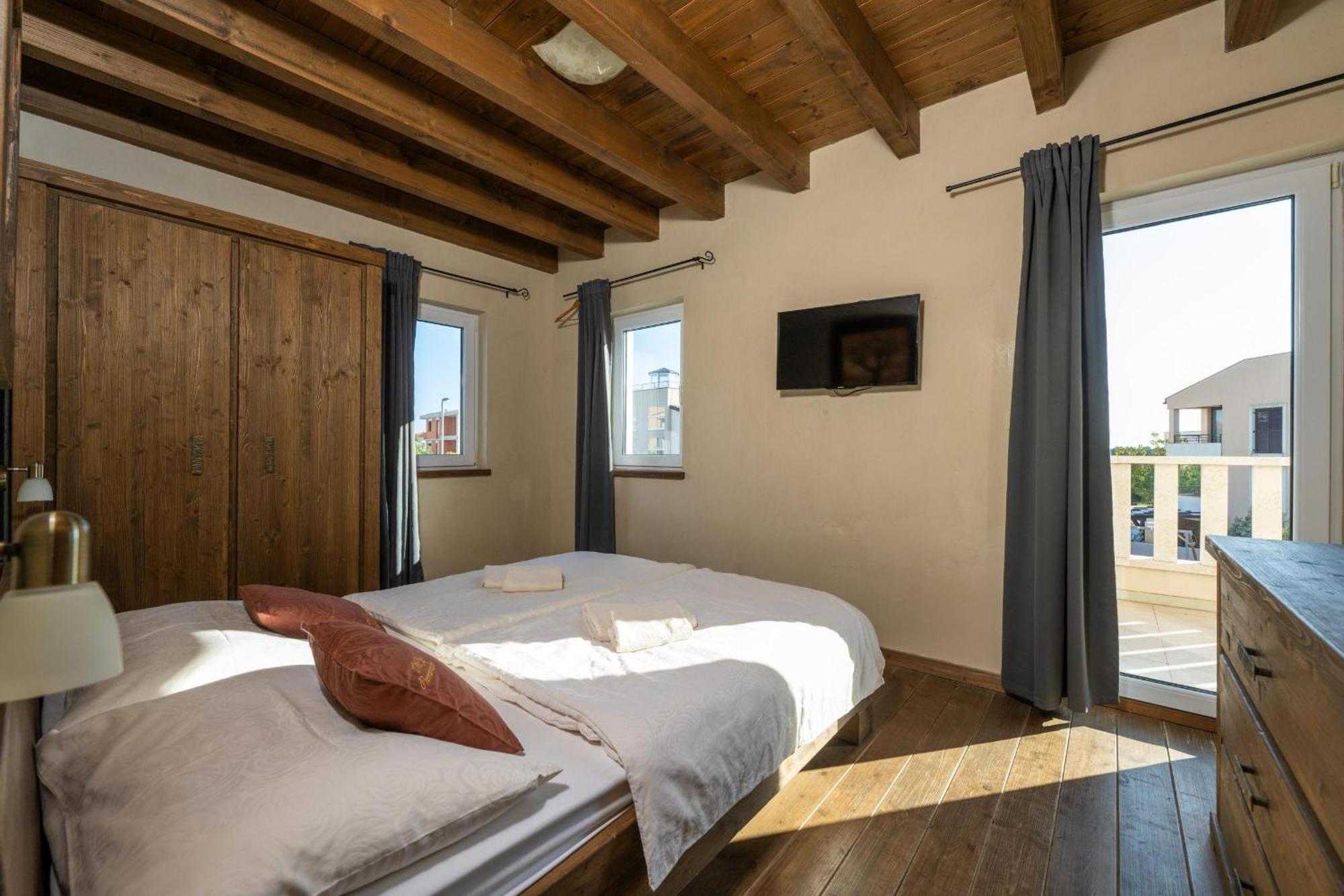 Villa Castagna Near The Sea With Private Pool And Sauna Premantura Exterior photo