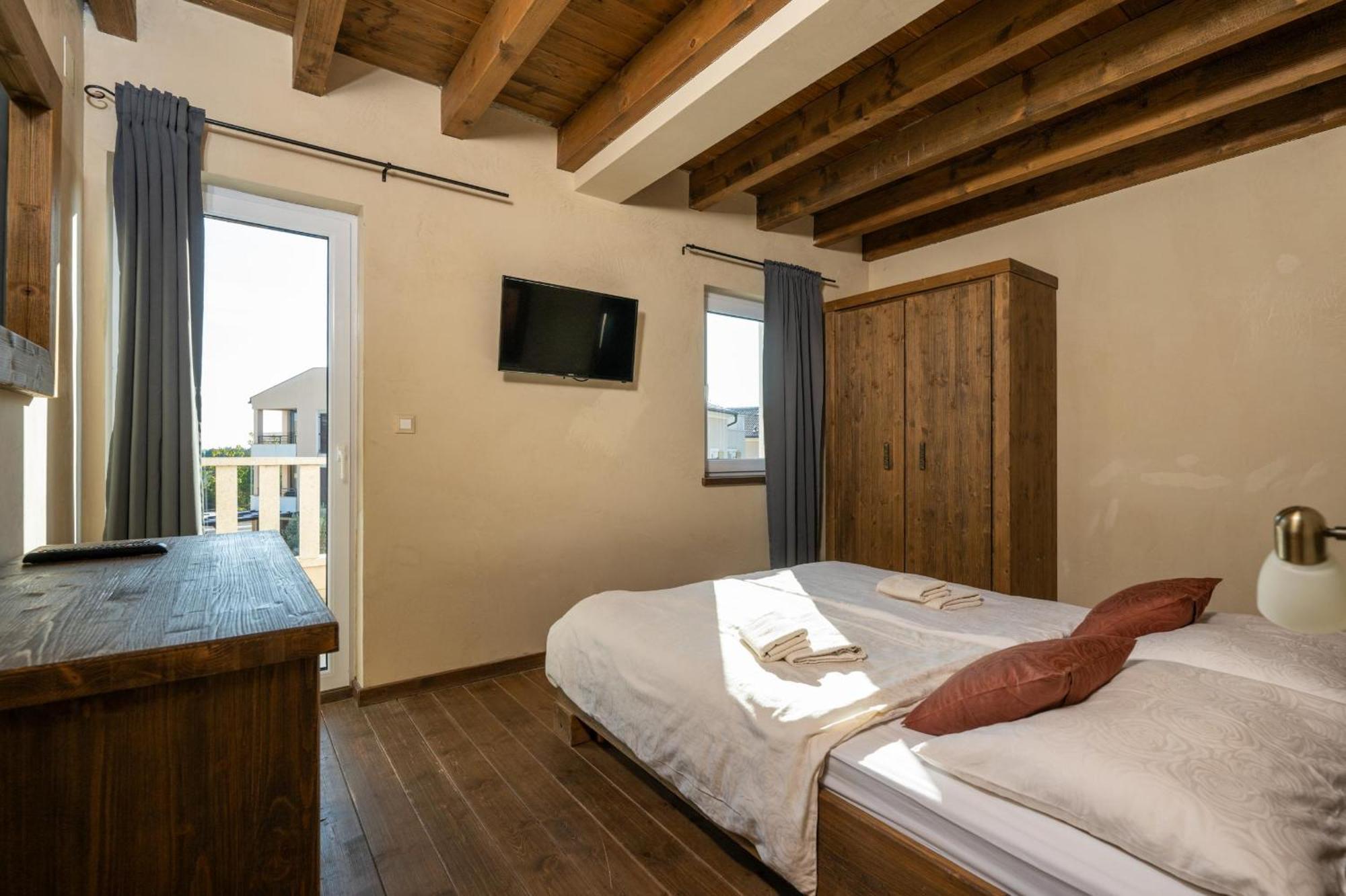 Villa Castagna Near The Sea With Private Pool And Sauna Premantura Exterior photo