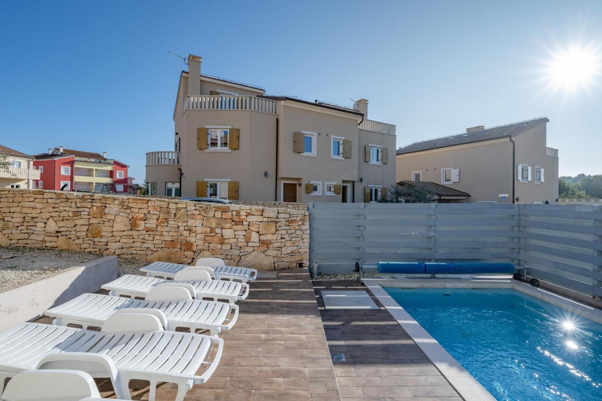 Villa Castagna Near The Sea With Private Pool And Sauna Premantura Exterior photo