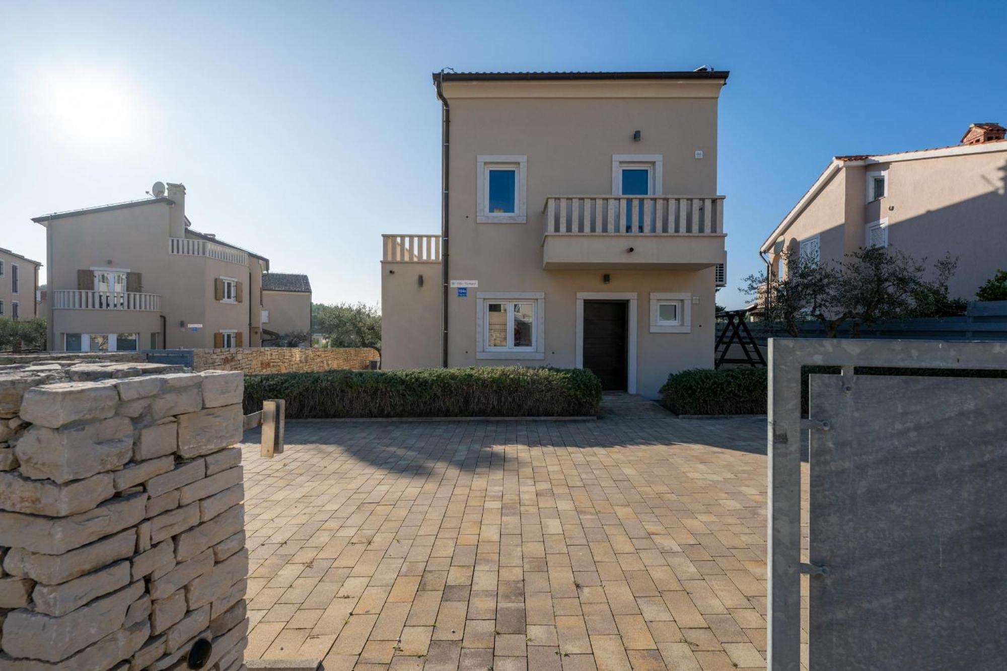 Villa Castagna Near The Sea With Private Pool And Sauna Premantura Exterior photo