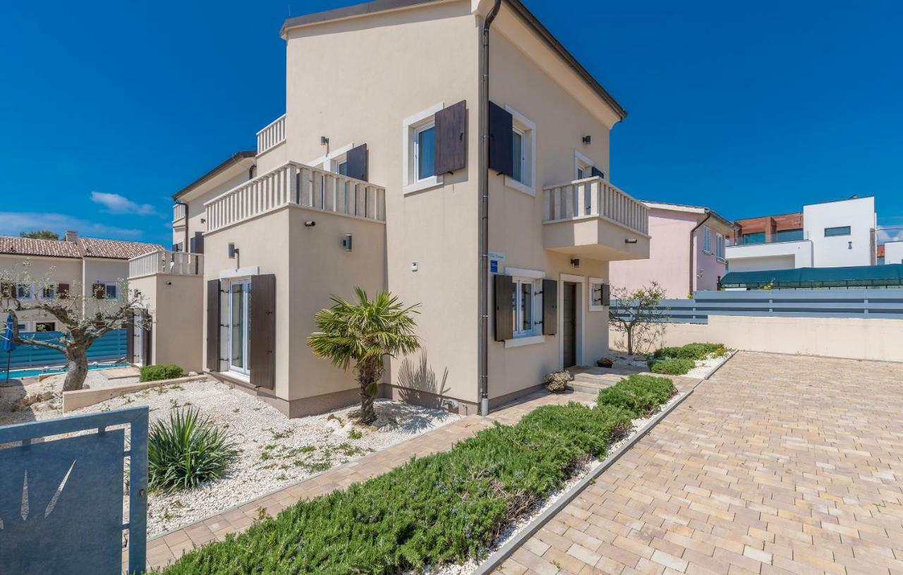 Villa Castagna Near The Sea With Private Pool And Sauna Premantura Exterior photo