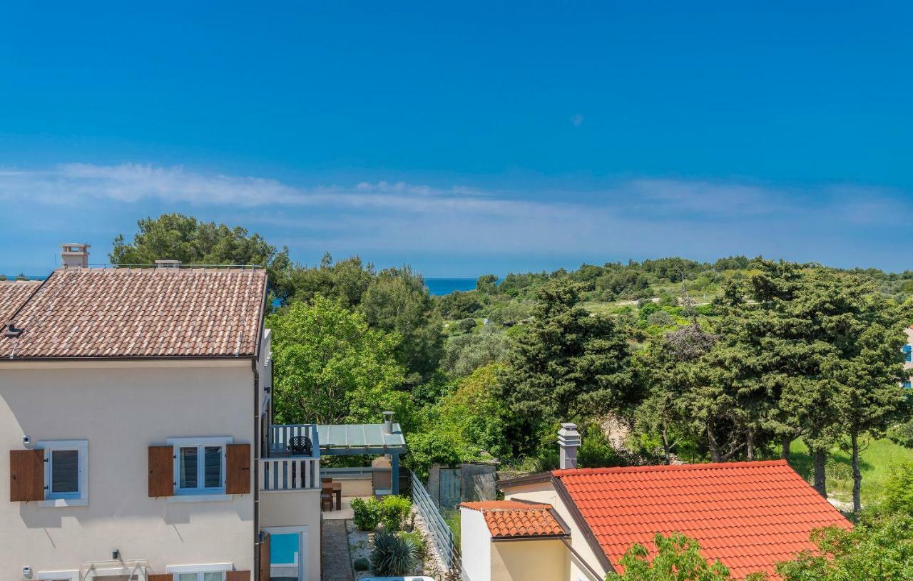 Villa Castagna Near The Sea With Private Pool And Sauna Premantura Exterior photo