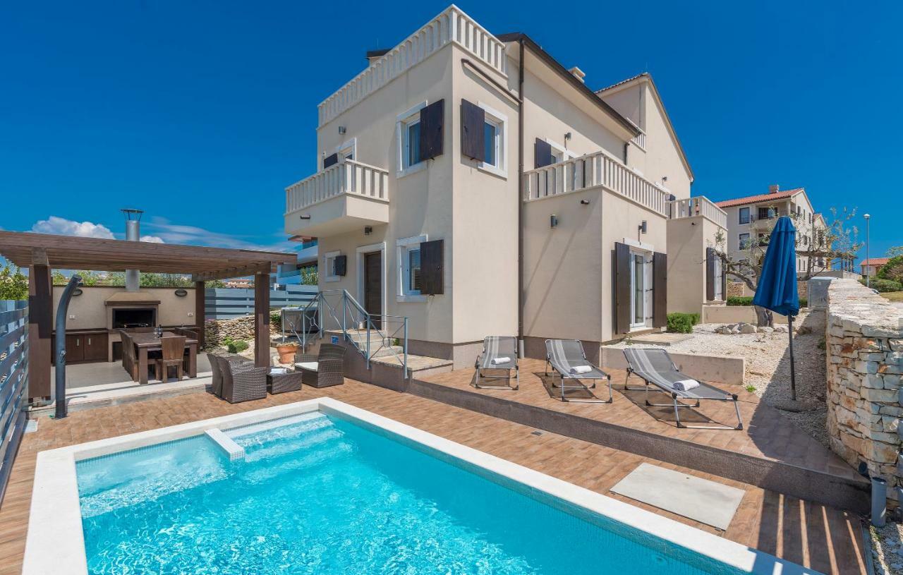 Villa Castagna Near The Sea With Private Pool And Sauna Premantura Exterior photo