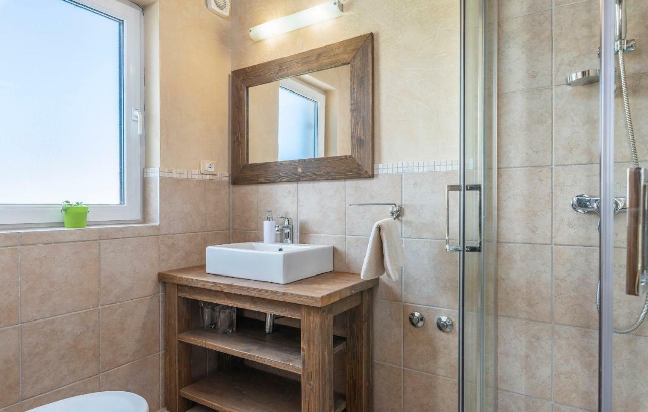 Villa Castagna Near The Sea With Private Pool And Sauna Premantura Exterior photo